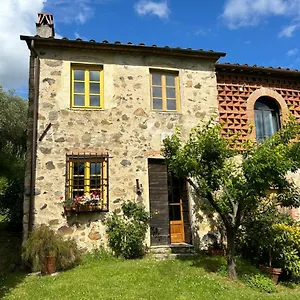  Ferienhaus La Casina Dei Frati Italien